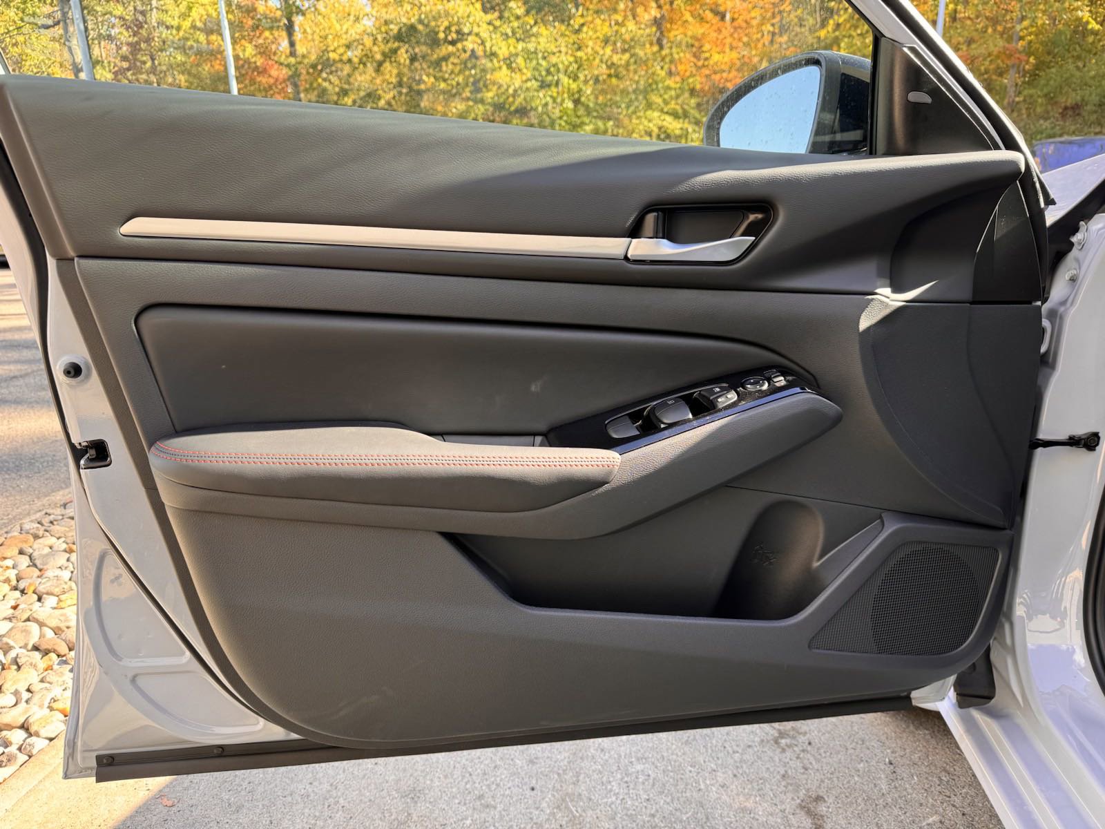 2025 Nissan Altima SR photo 10