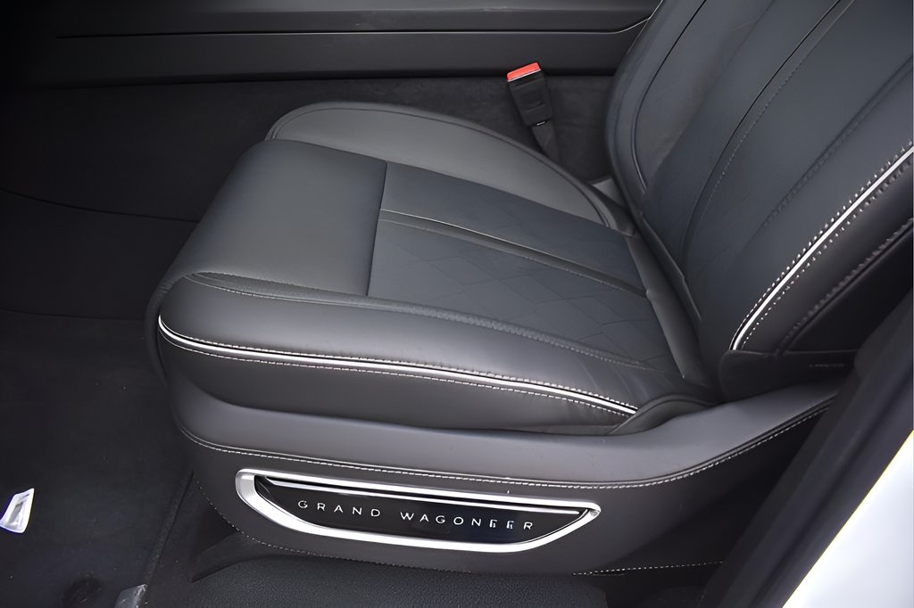 2025 Jeep Grand Wagoneer II photo 17