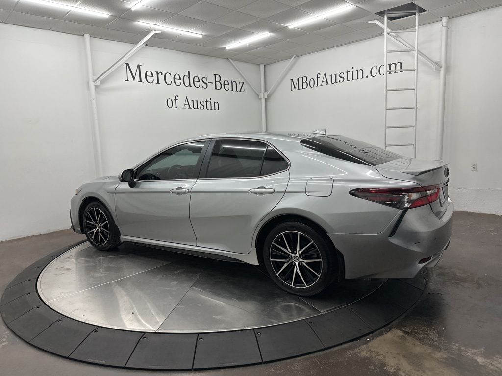 2021 Toyota Camry SE photo 5