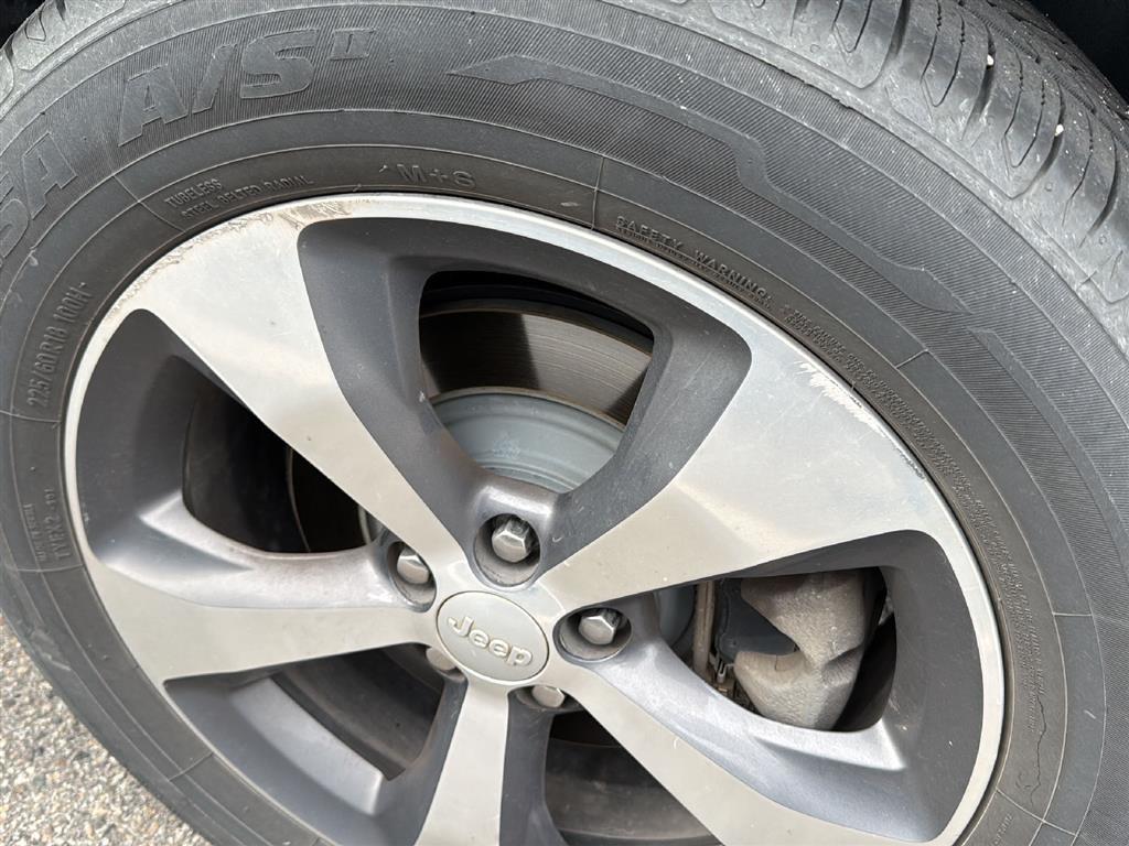 2019 Jeep Cherokee Limited photo 3