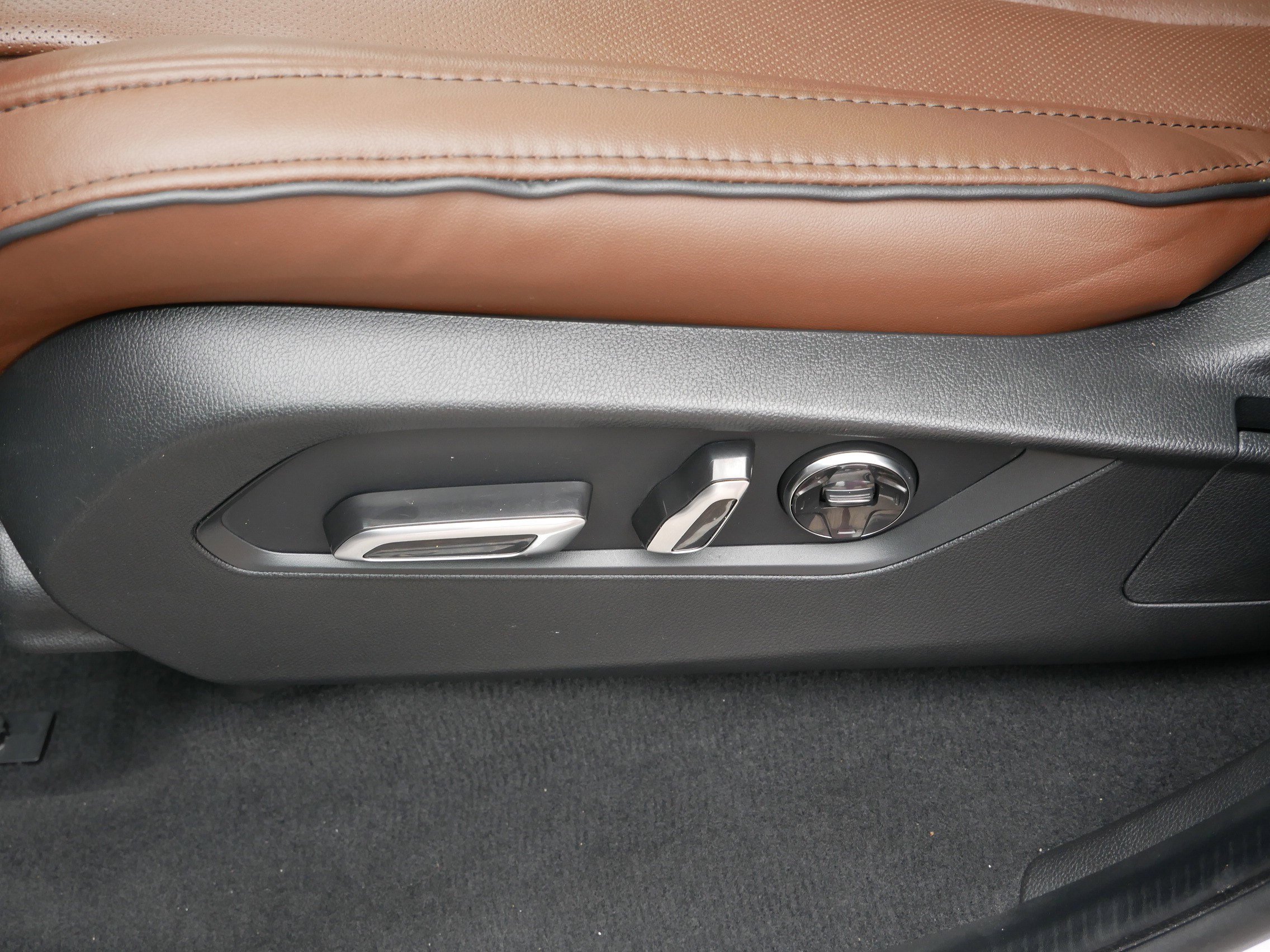2023 Acura MDX SH-AWD Advance photo 17