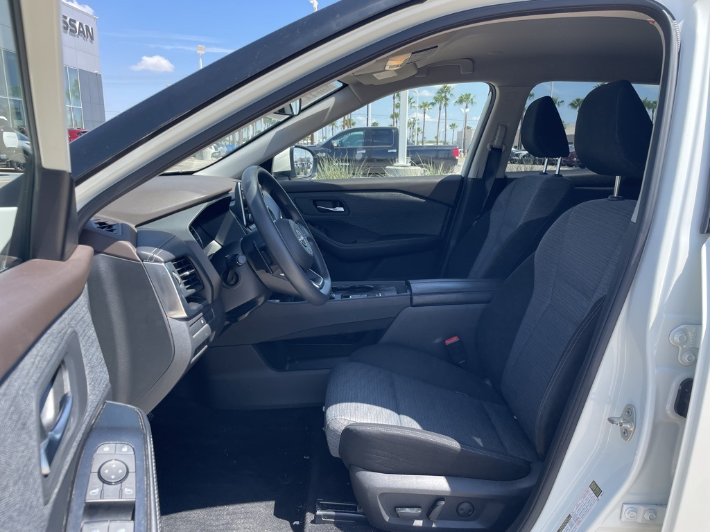 2023 Nissan Rogue SV photo 7