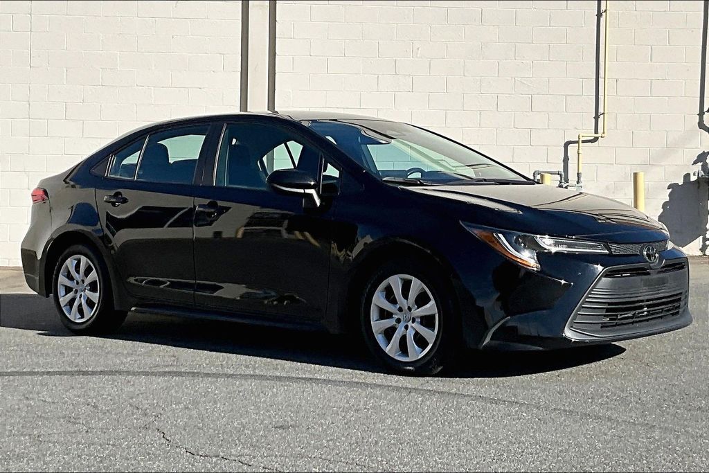 2024 Toyota Corolla LE photo 2