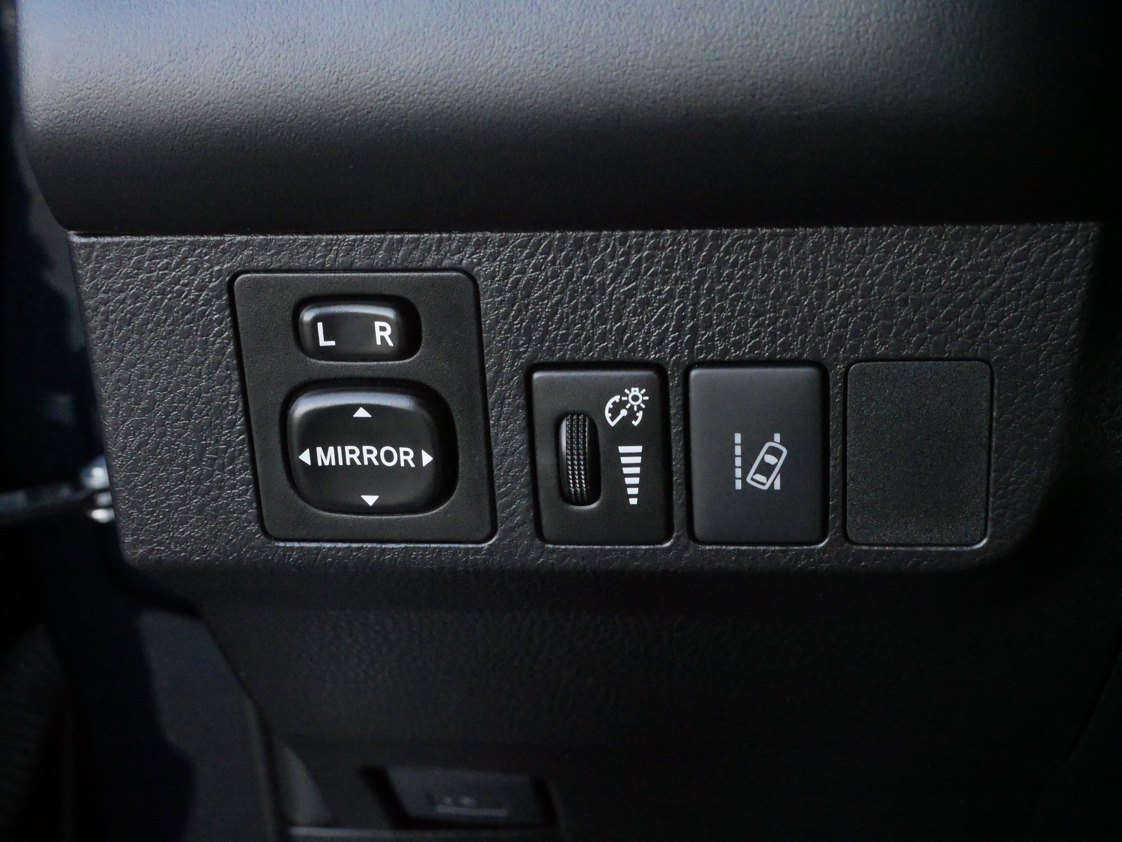 2017 Toyota RAV4 XLE photo 26