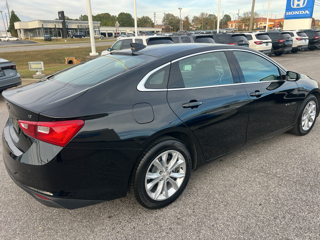 2024 Chevrolet Malibu 1LT photo 2
