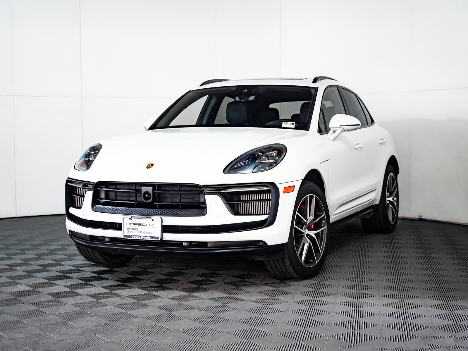 2025 Porsche Macan S's photo