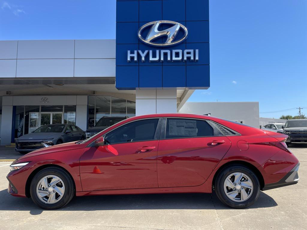 2025 Hyundai Elantra SE's photo
