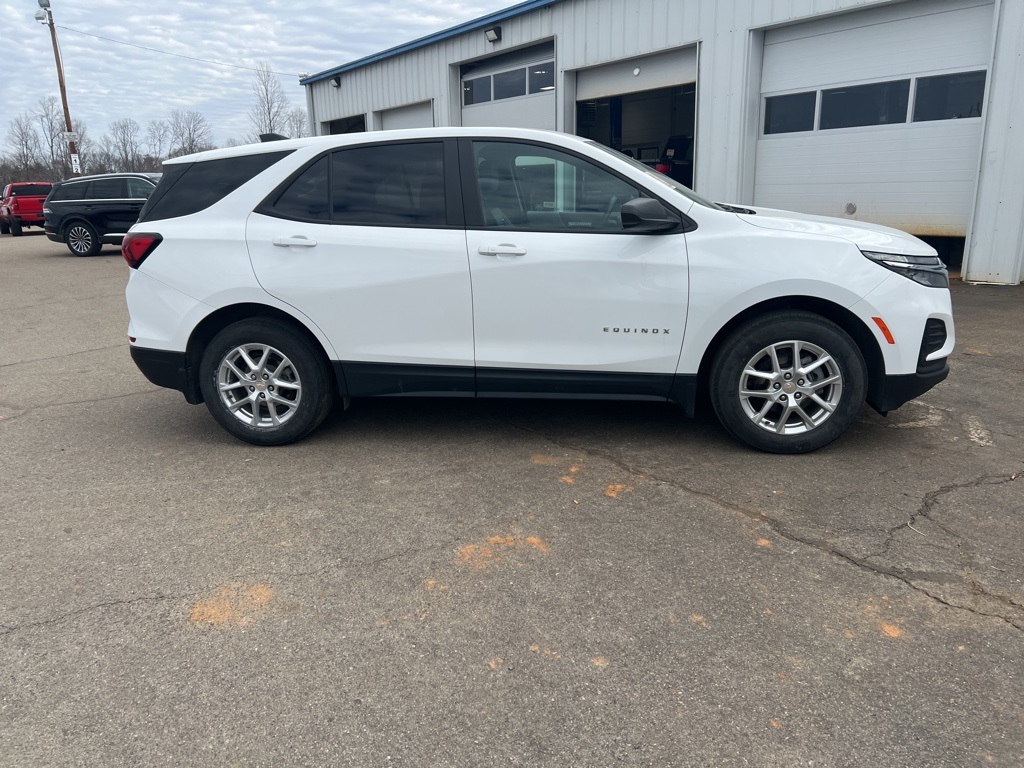 2022 Chevrolet Equinox LS photo 5