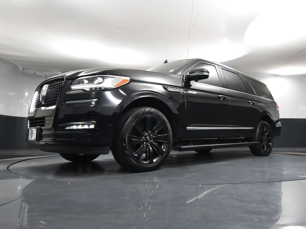 2024 Lincoln Navigator Reserve Luxury Monochromatic photo 50