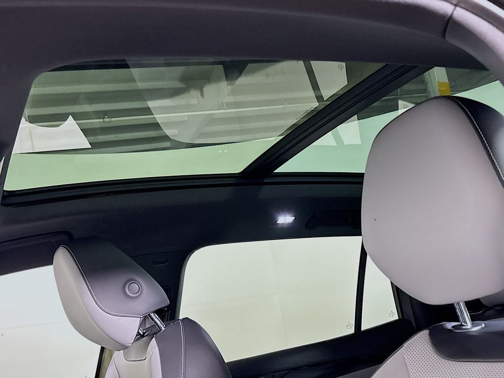 2025 Volkswagen Tiguan SE R-Line Black photo 16