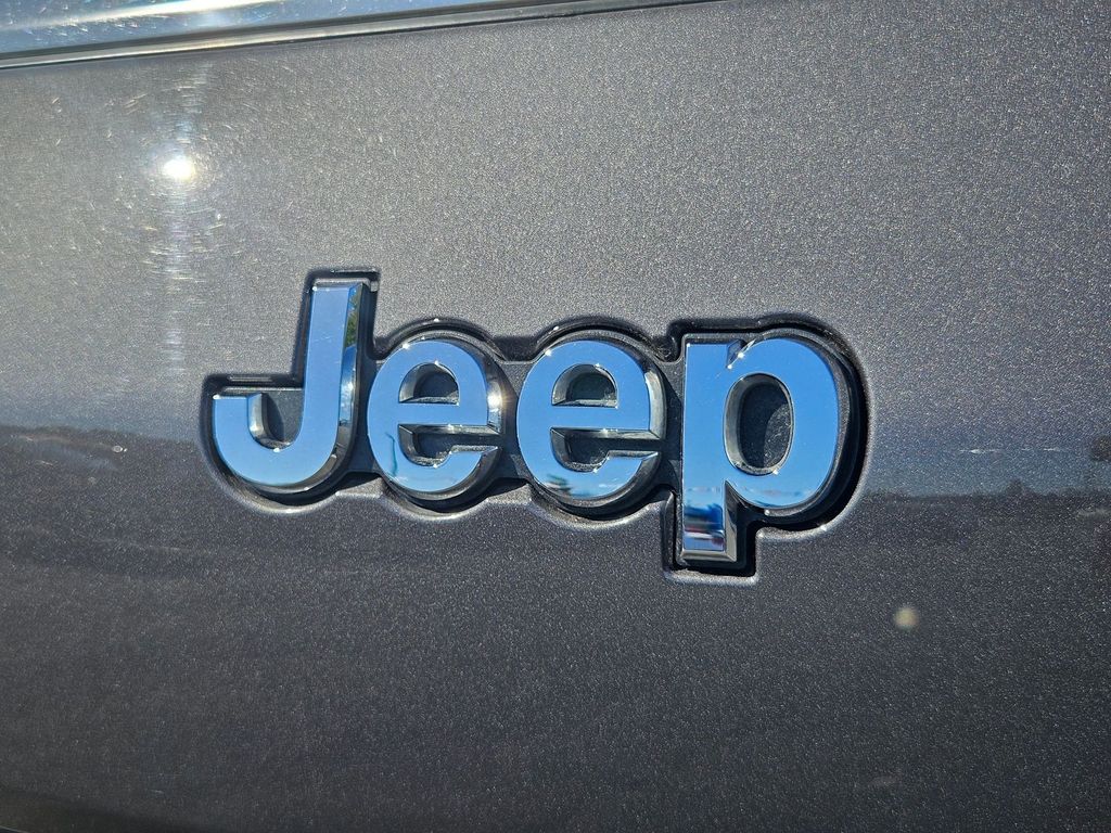 2023 Jeep Grand Cherokee Laredo photo 26
