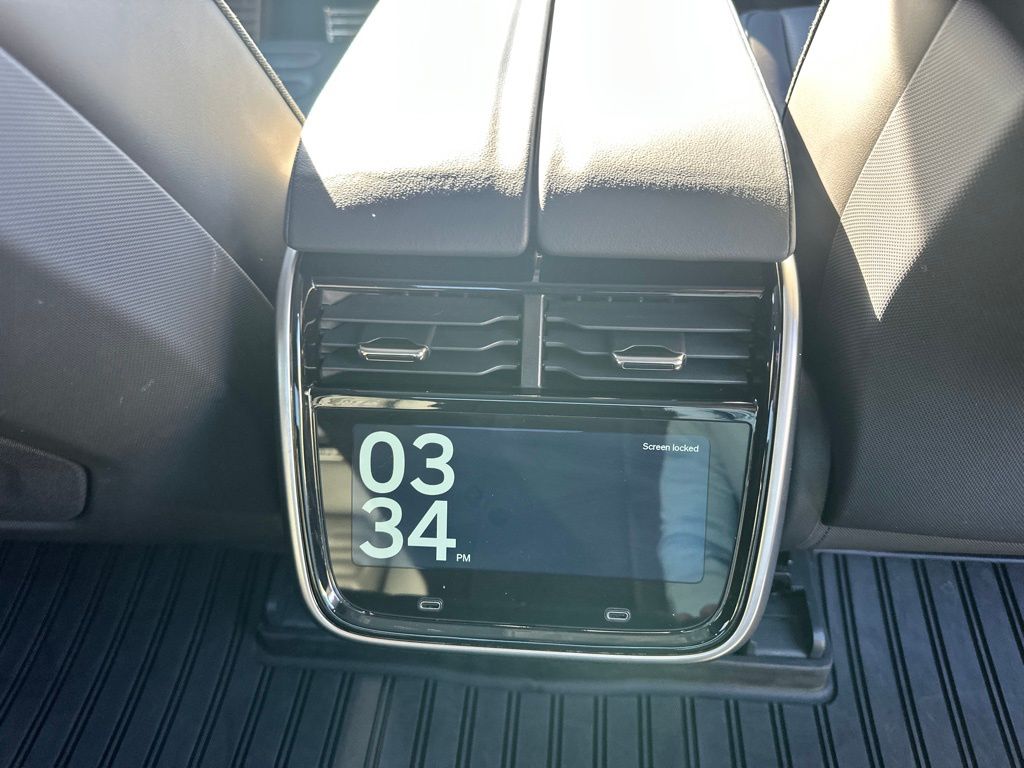 2024 Rivian R1T Adventure photo 8