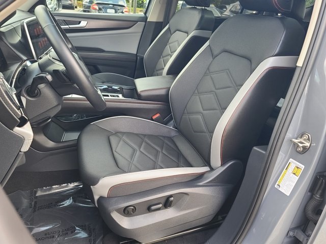 2025 Volkswagen Atlas Peak Edition photo 16