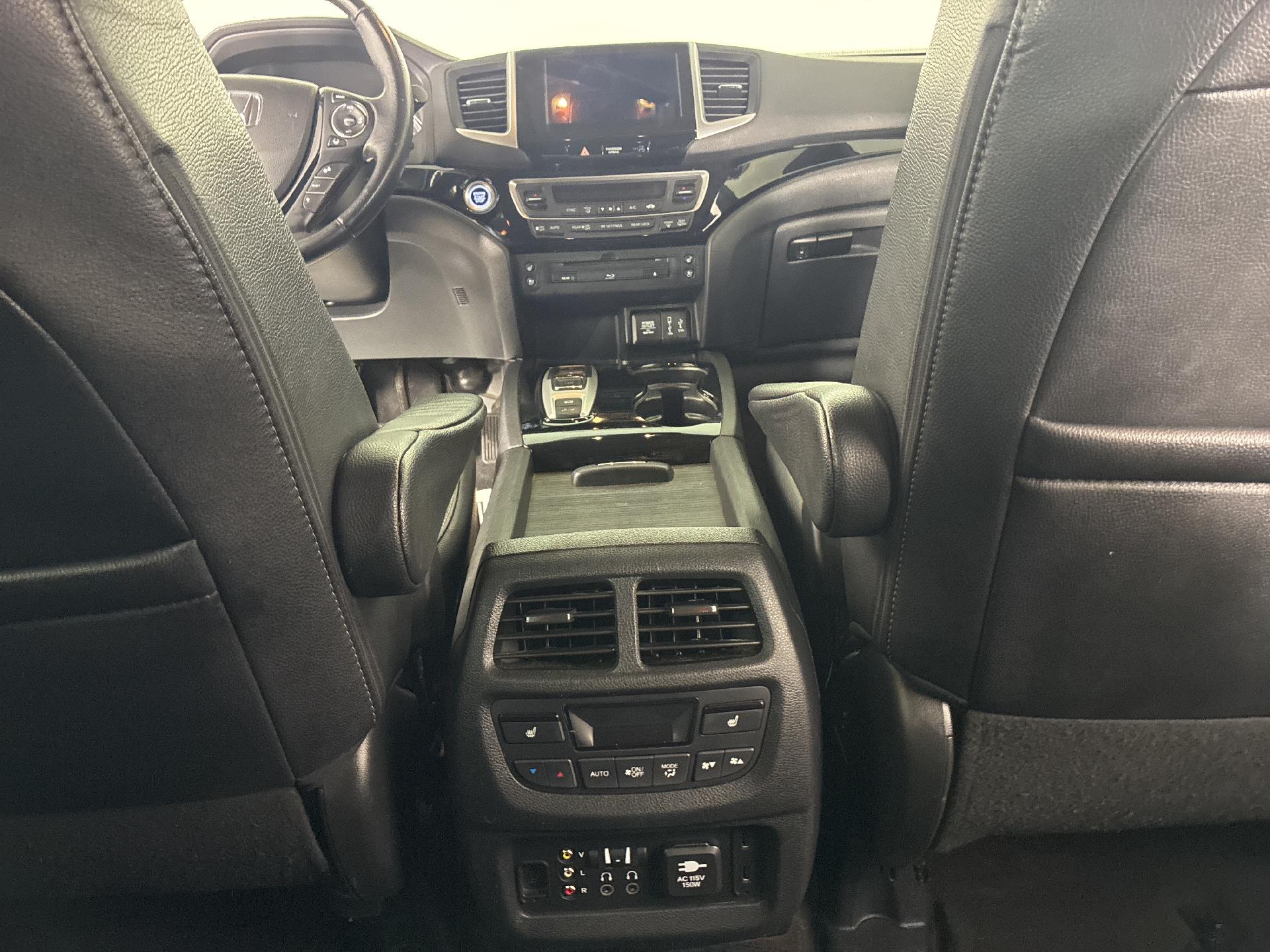 2017 Honda Pilot Elite photo 16