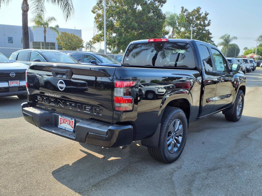 2025 Nissan Frontier King Cab SV photo 3
