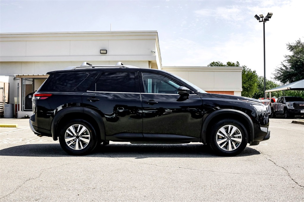2023 Nissan Pathfinder SL photo 4