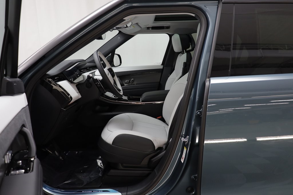 2025 Land Rover Range Rover Sport SE photo 7