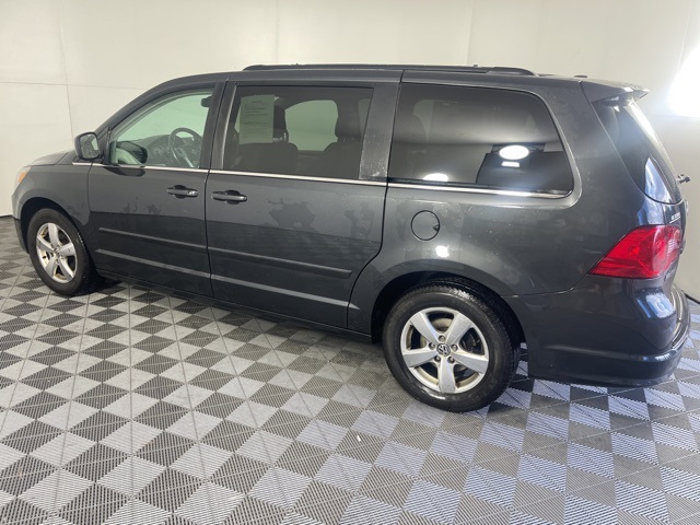 2011 Volkswagen Routan SE photo 16
