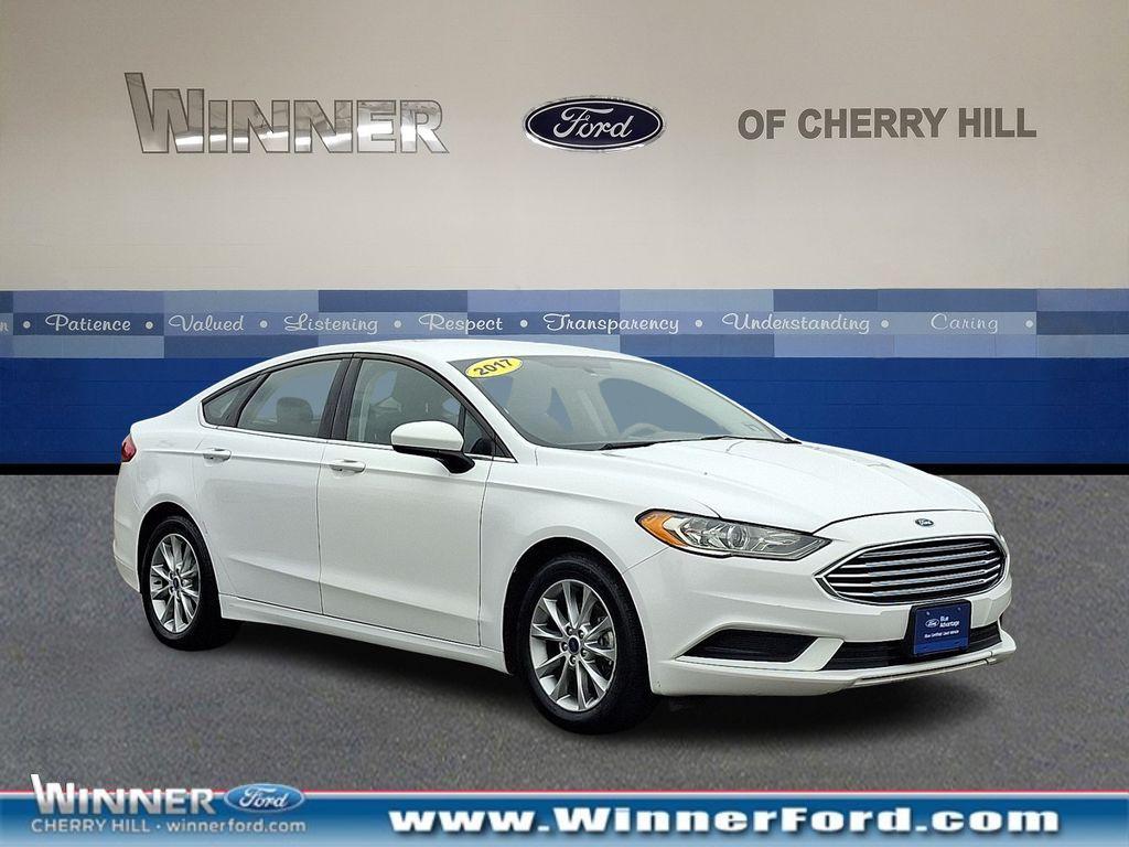 2017 Ford Fusion SE's photo
