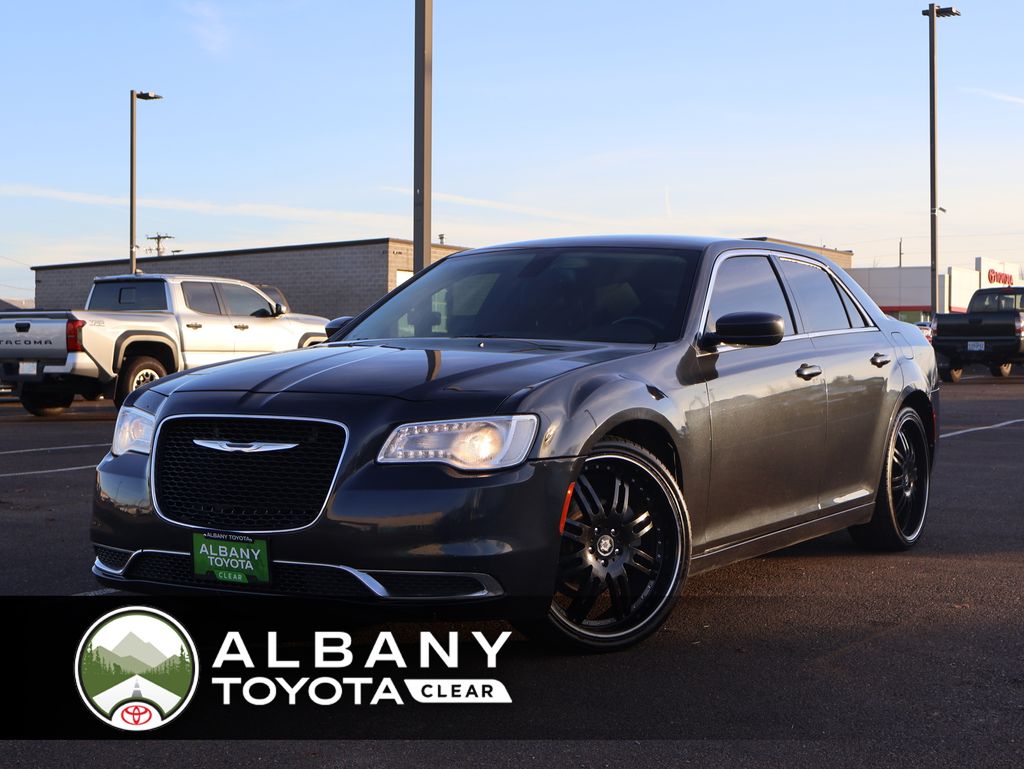 2016 Chrysler 300 Limited's photo