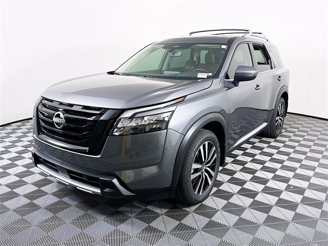 2025 Nissan Pathfinder Platinum photo 3