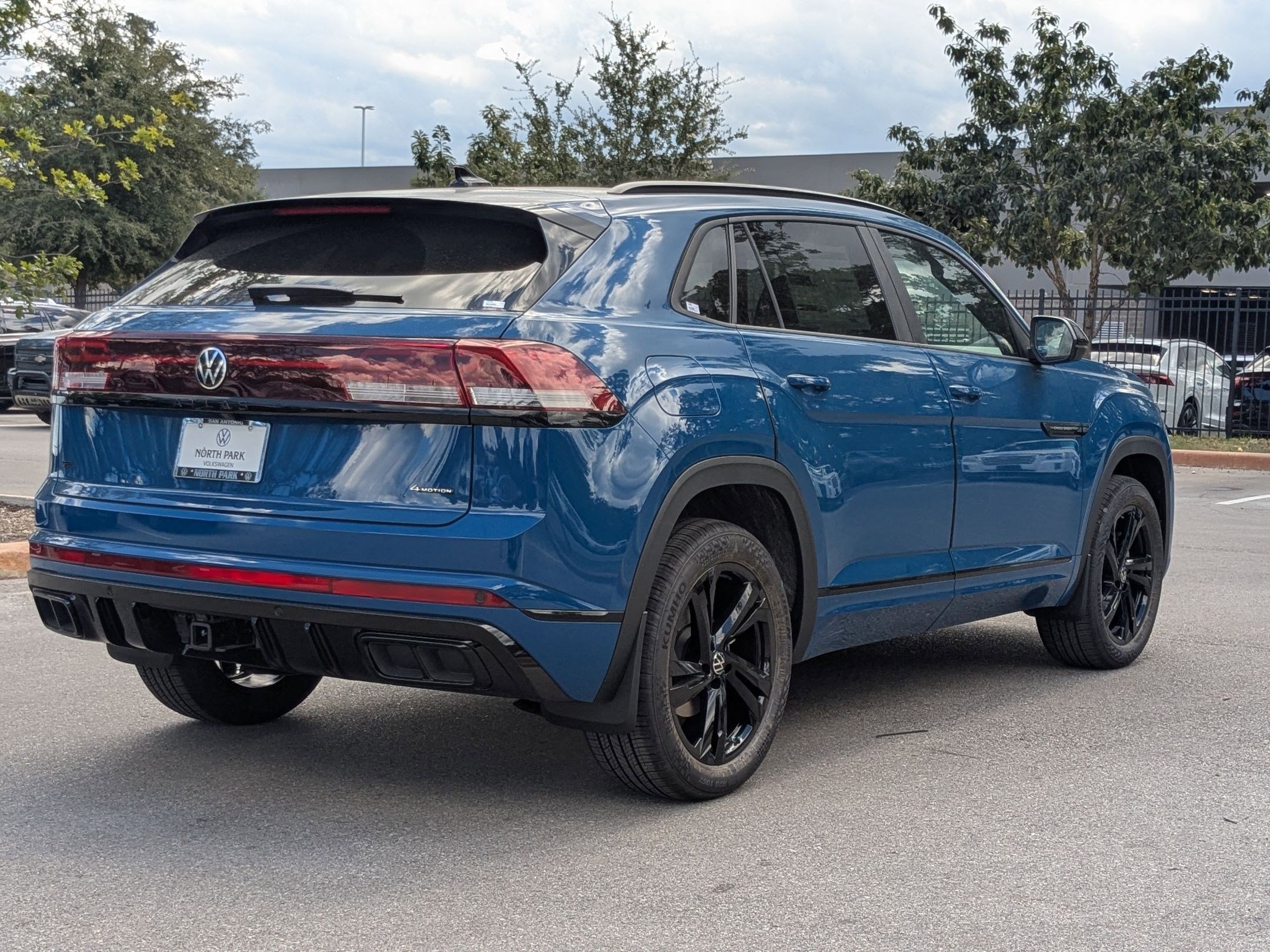 2026 Volkswagen Atlas Cross Sport SEL R-Line photo 2