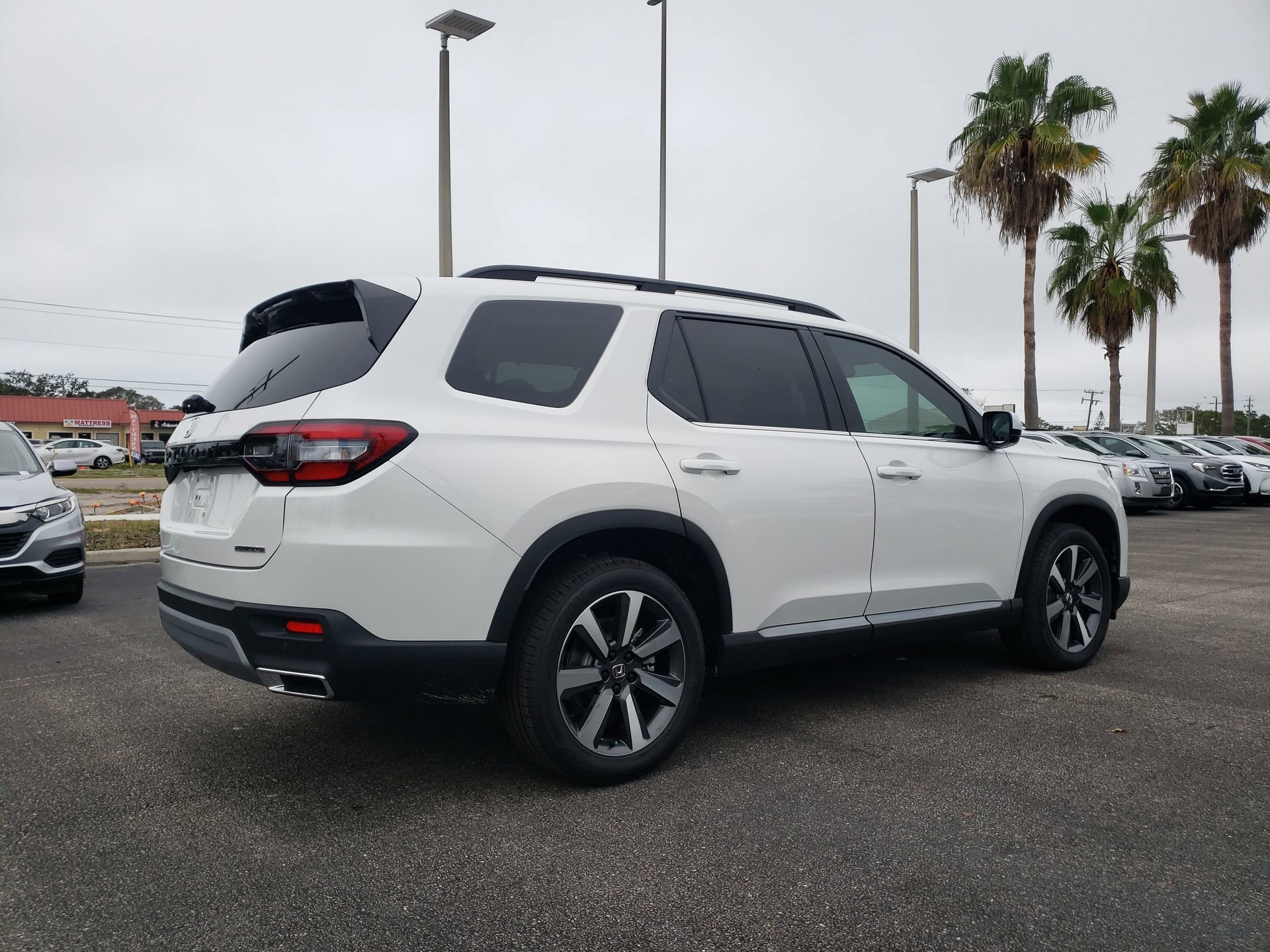 2025 Honda Pilot Touring photo 4