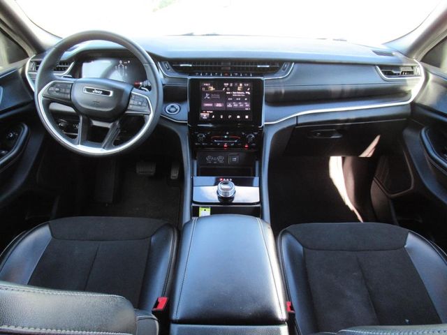 2023 Jeep Grand Cherokee Altitude photo 11