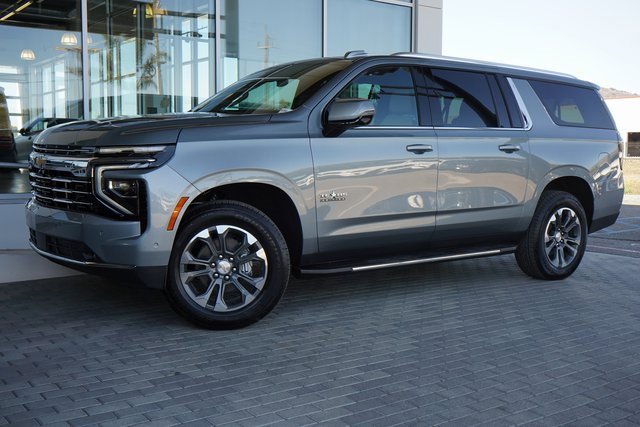 2026 Chevrolet Suburban LT photo 3