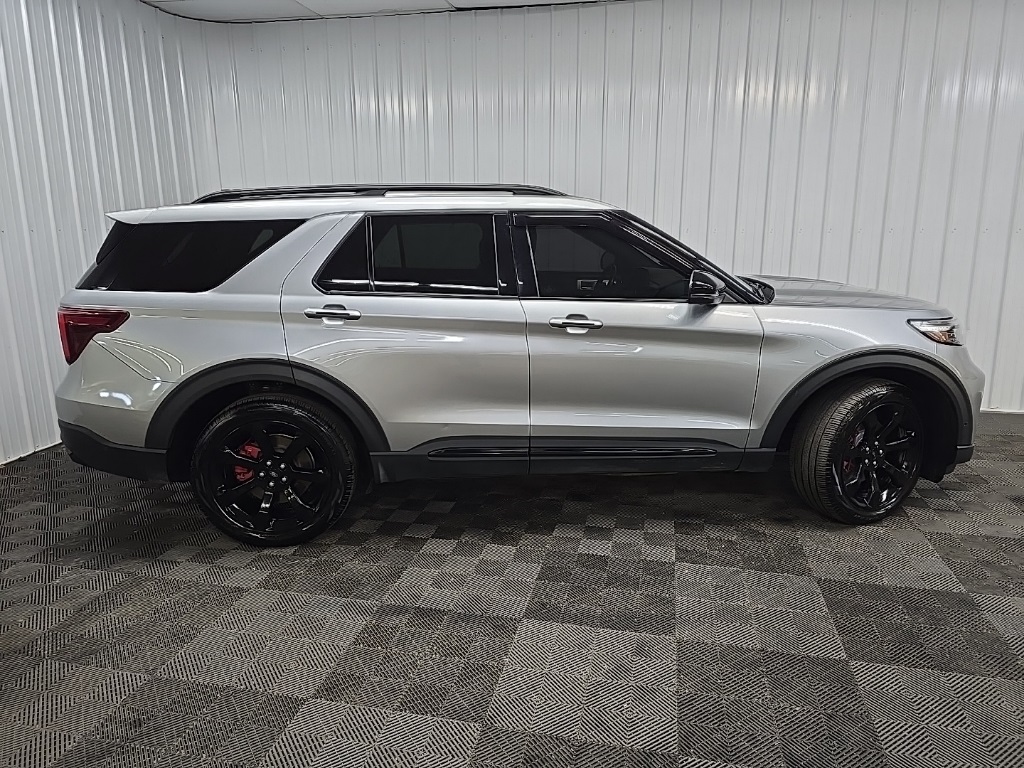 2022 Ford Explorer ST photo 2