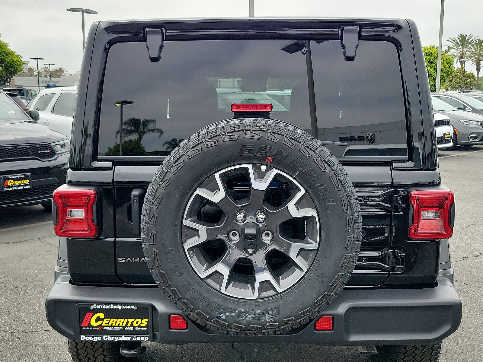 2025 Jeep Wrangler Sahara photo 17