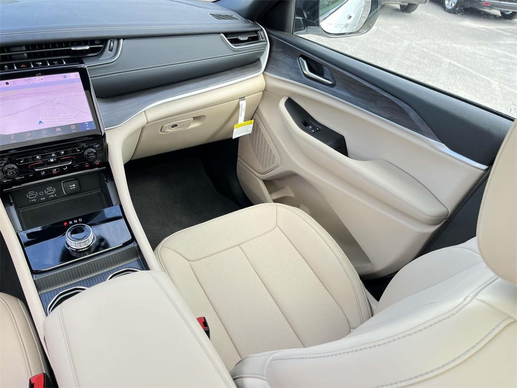 2025 Jeep Grand Cherokee Limited photo 30
