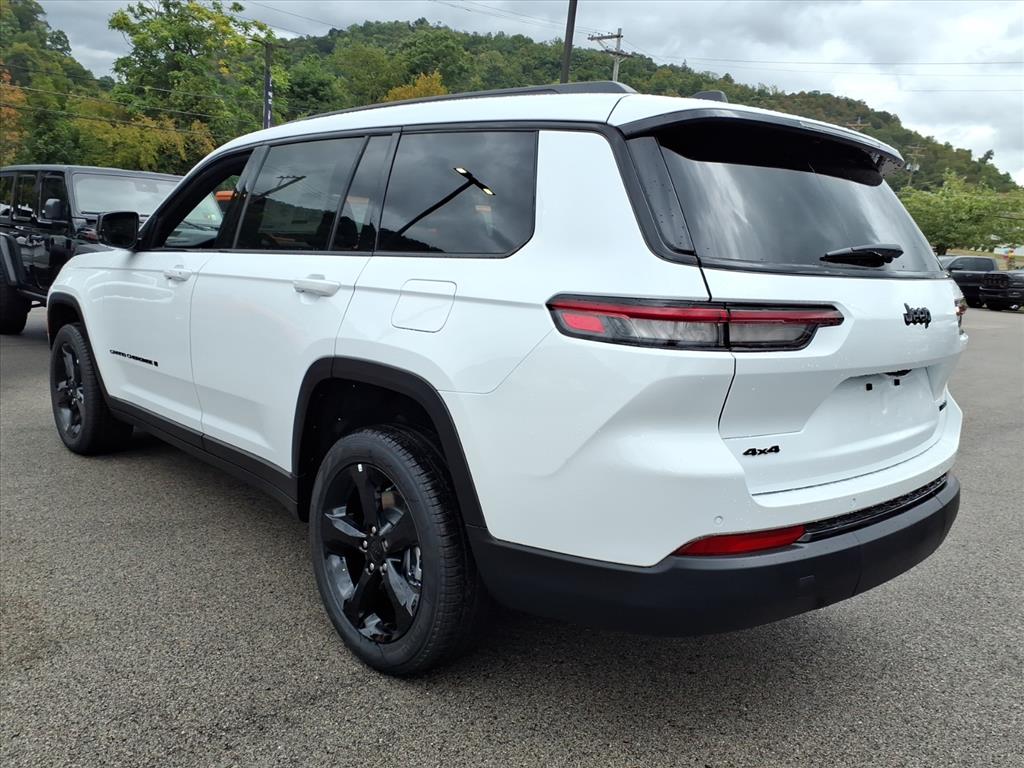 2025 Jeep Grand Cherokee Limited photo 3