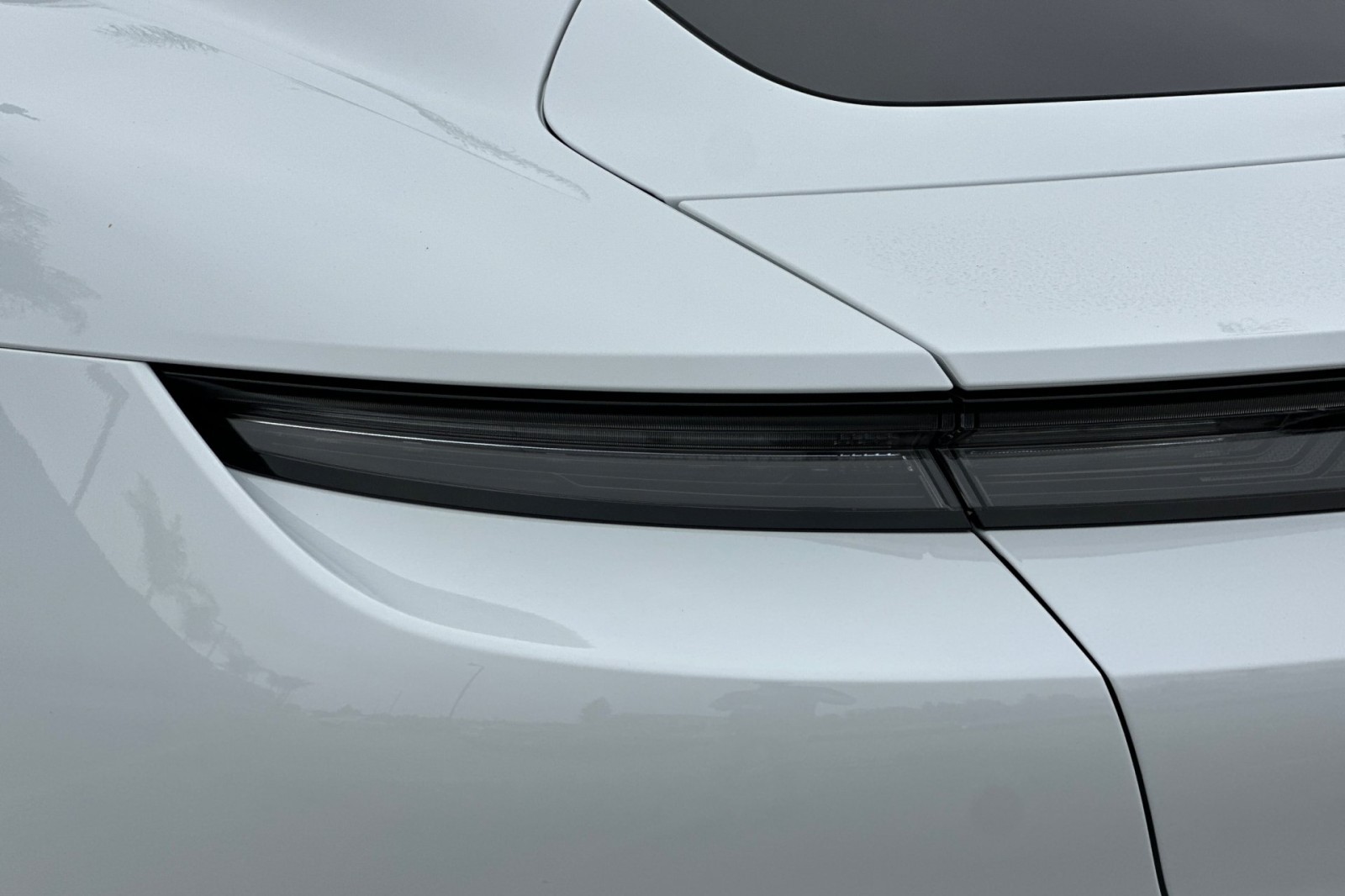 2023 Porsche Taycan photo 34