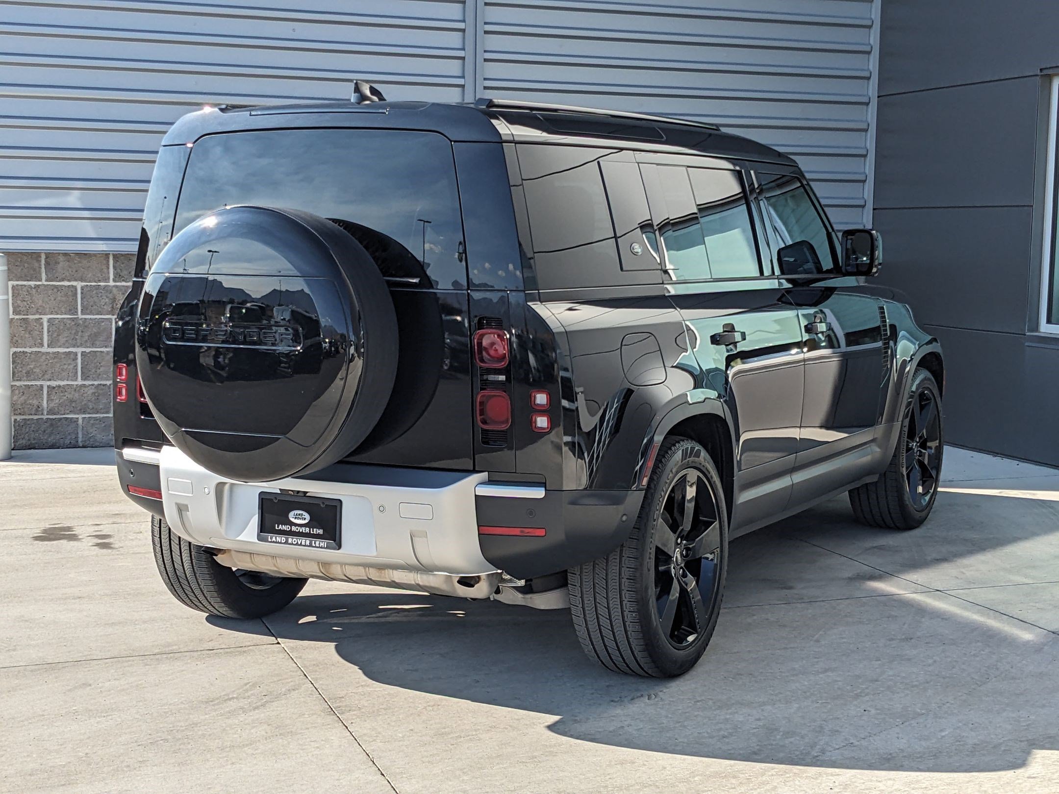 2024 Land Rover Defender 110 S photo 5