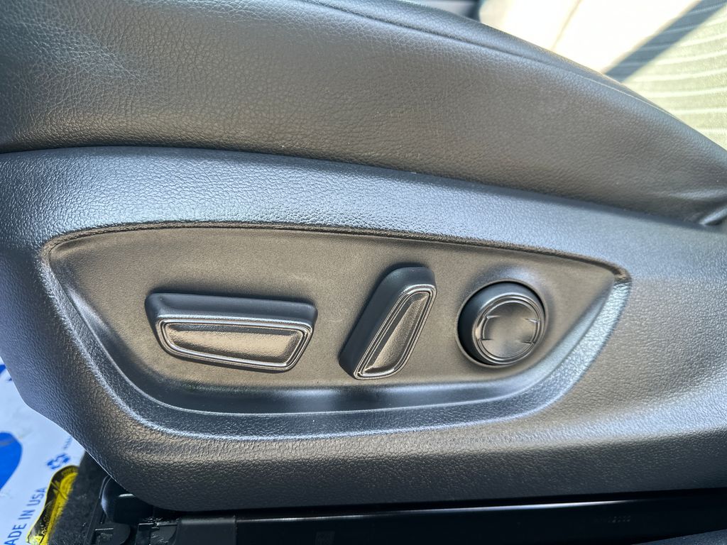 2024 Toyota Camry SE photo 4