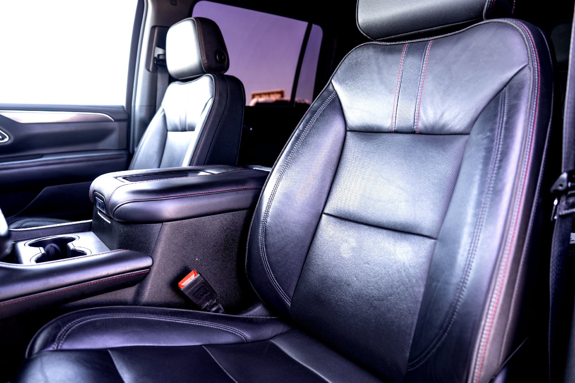 2021 Chevrolet Suburban RST photo 12