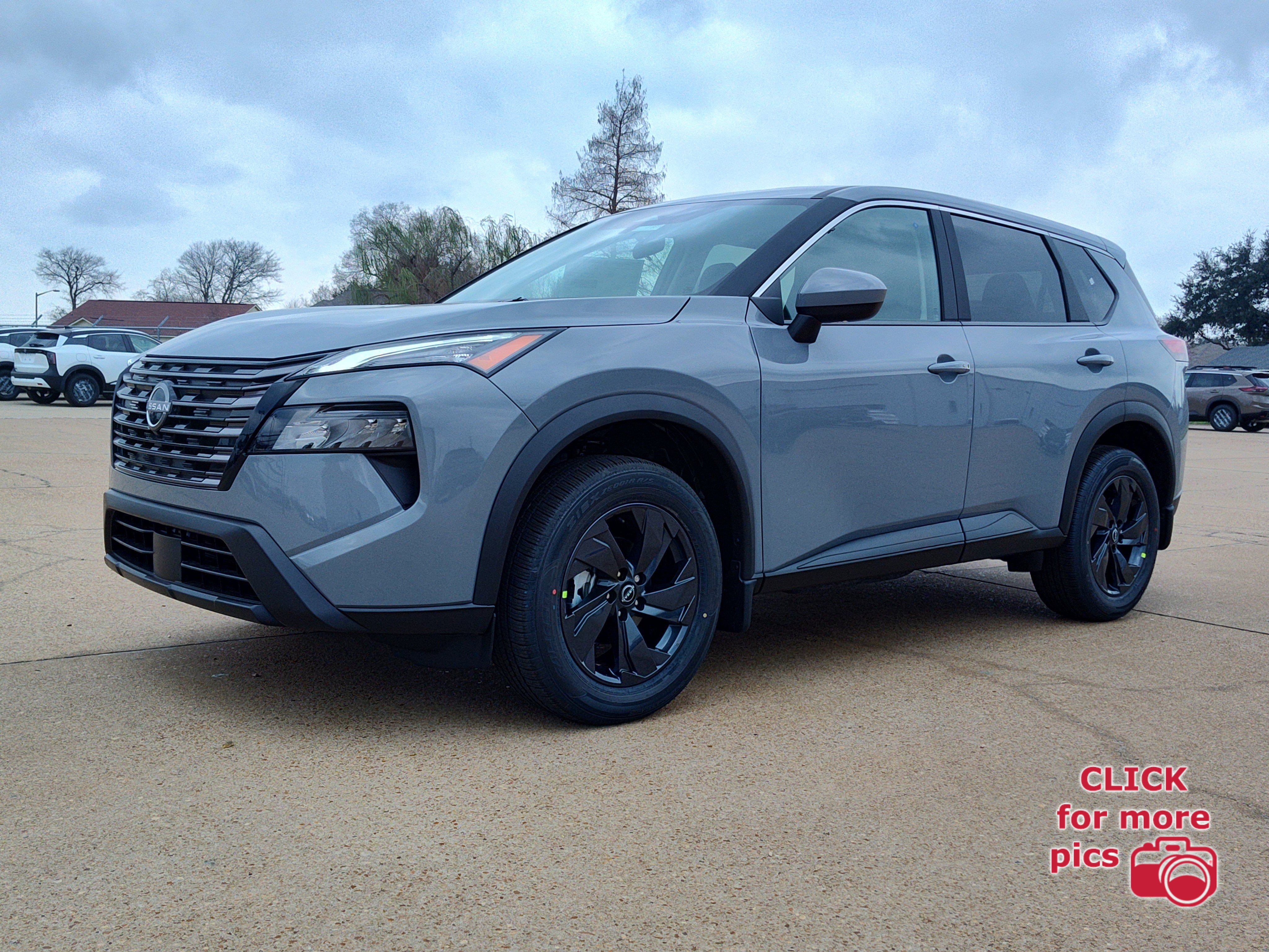 2026 Nissan Rogue SV's photo