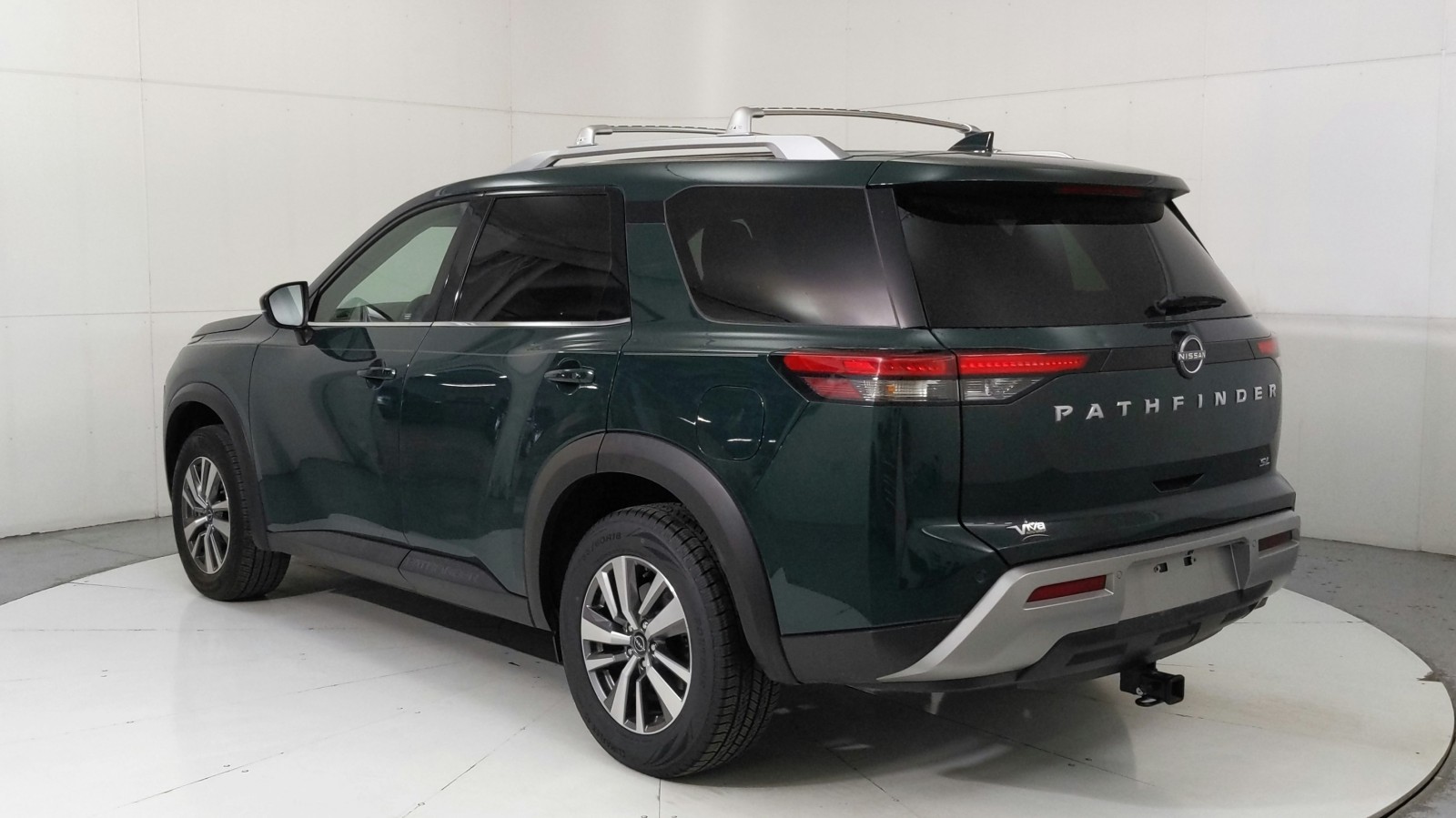 Used 2023 Obsidian Green Pearl Nissan SL image 3