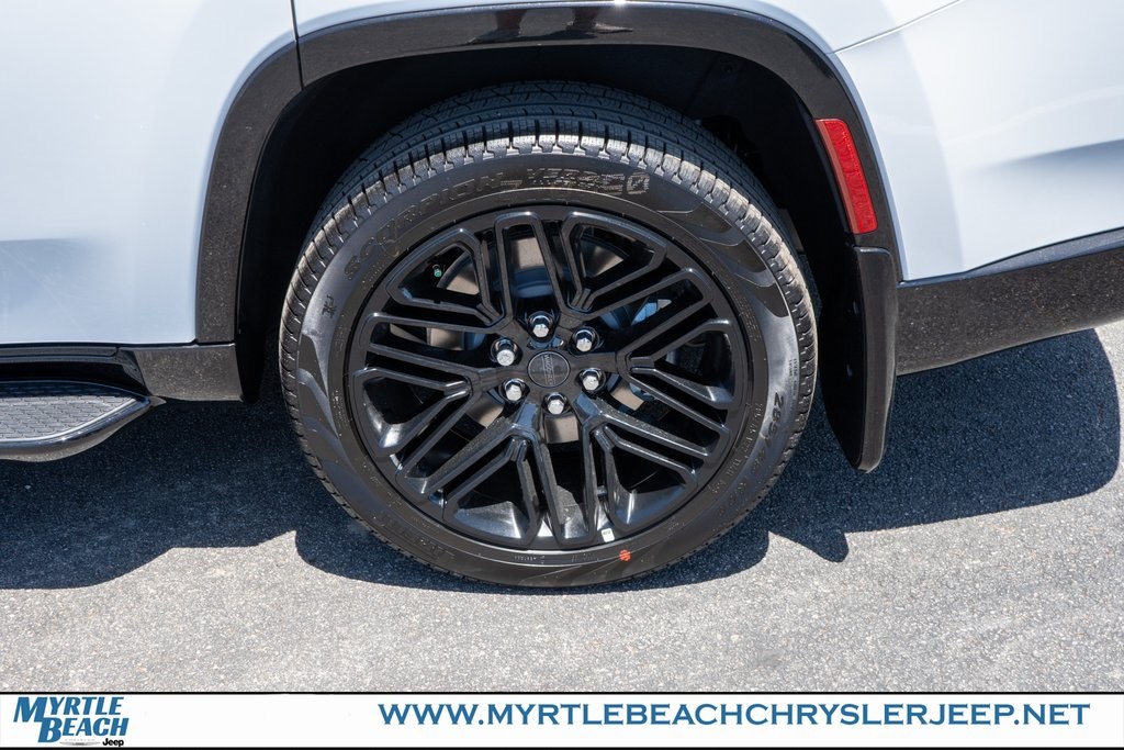 2025 Jeep Wagoneer Series II Carbide photo 11