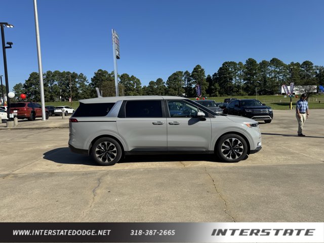 2024 Kia Carnival EX photo 3