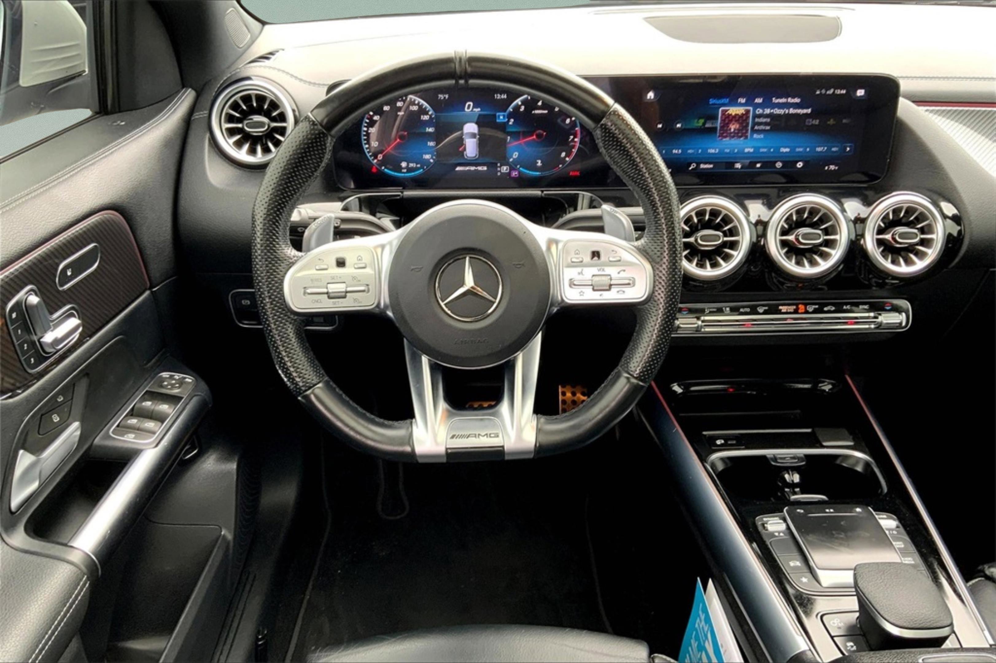 2022 Mercedes Benz GLA 35 AMG 4MATIC photo 3