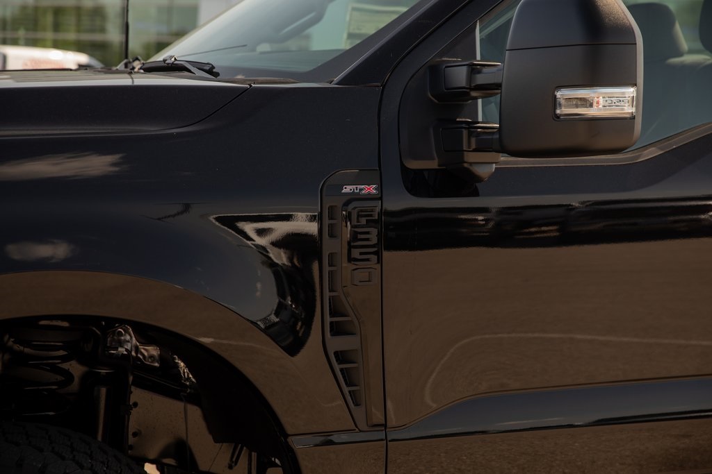 2025 Ford F-350 XL photo 2