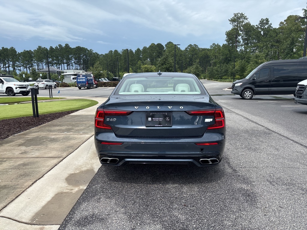 2022 Volvo S60 Recharge T8 R-Design Expression photo 3