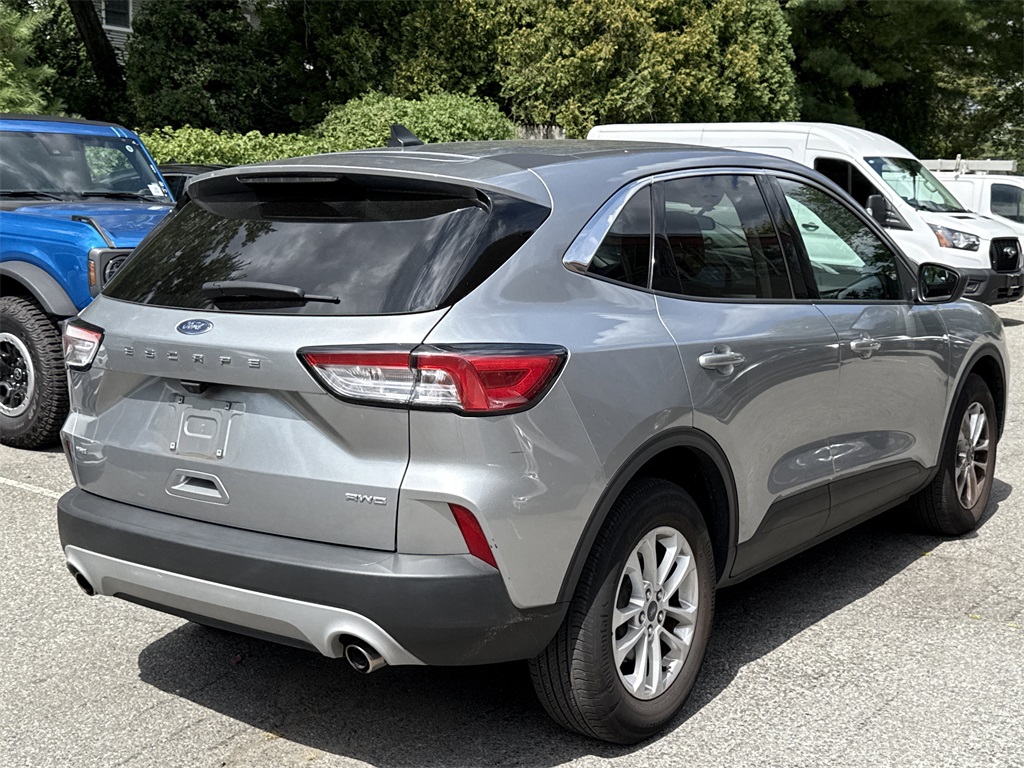 2022 Ford Escape SE photo 2