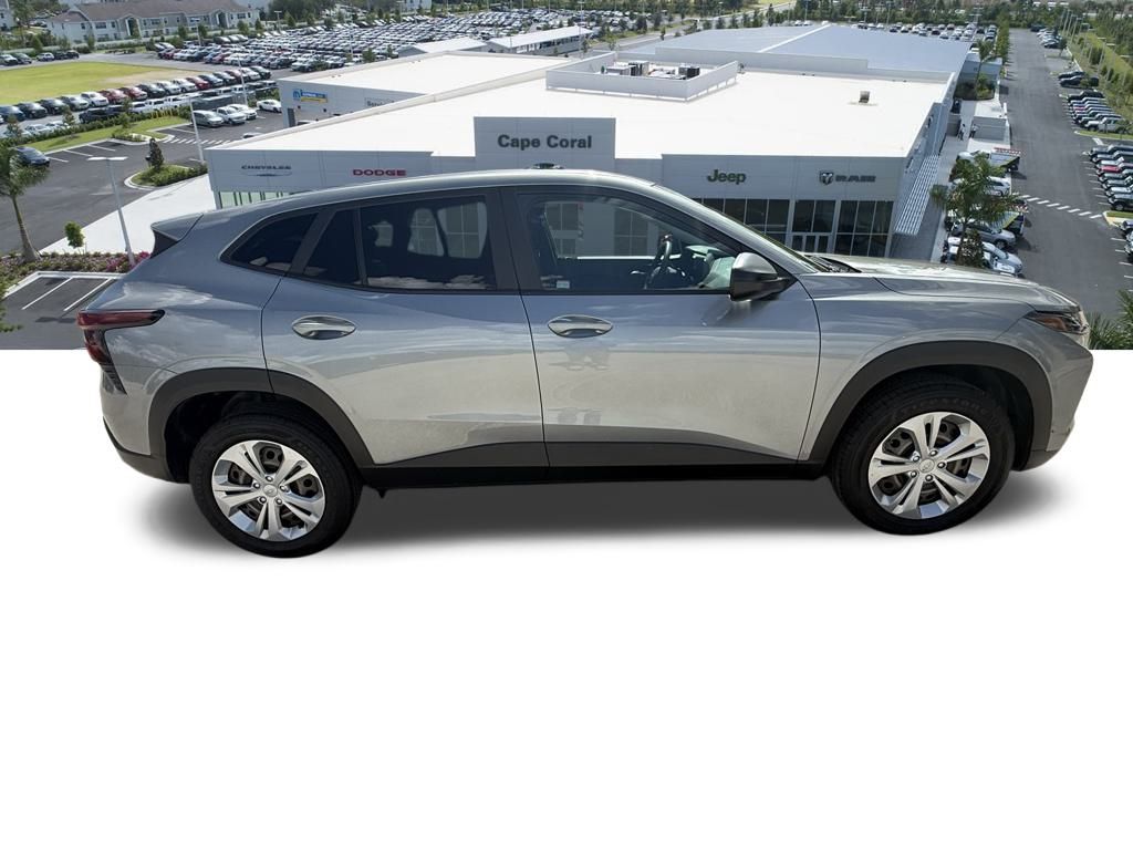 2024 Chevrolet Trax LS photo 3
