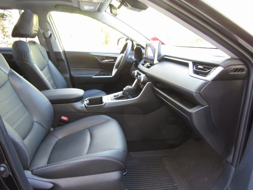 2025 Toyota RAV4 Hybrid XLE Premium photo 16