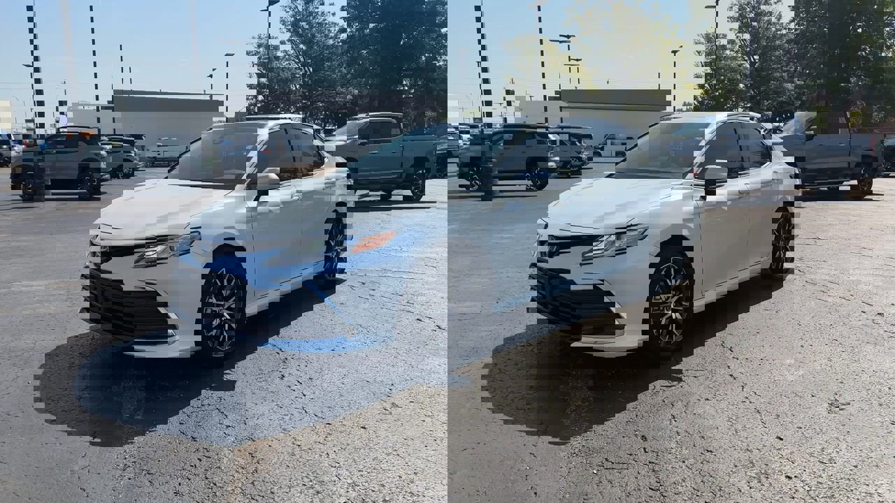 2022 Toyota Camry Hybrid XLE photo 4