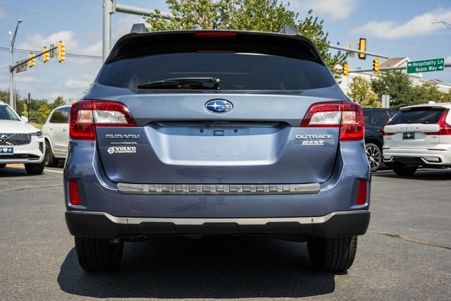 2016 Subaru Outback Limited photo 5