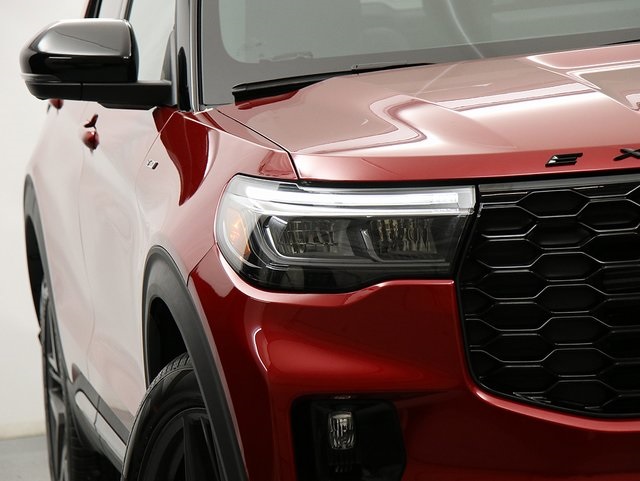 2025 Ford Explorer ST-Line photo 4